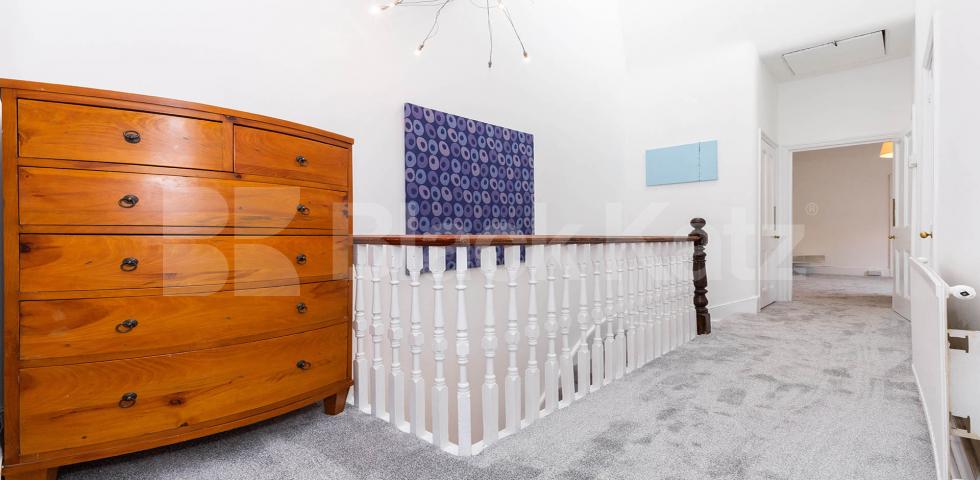 Central camden location 3 double bedrooms plus lounge mins to tube snd shops College Place, Camden